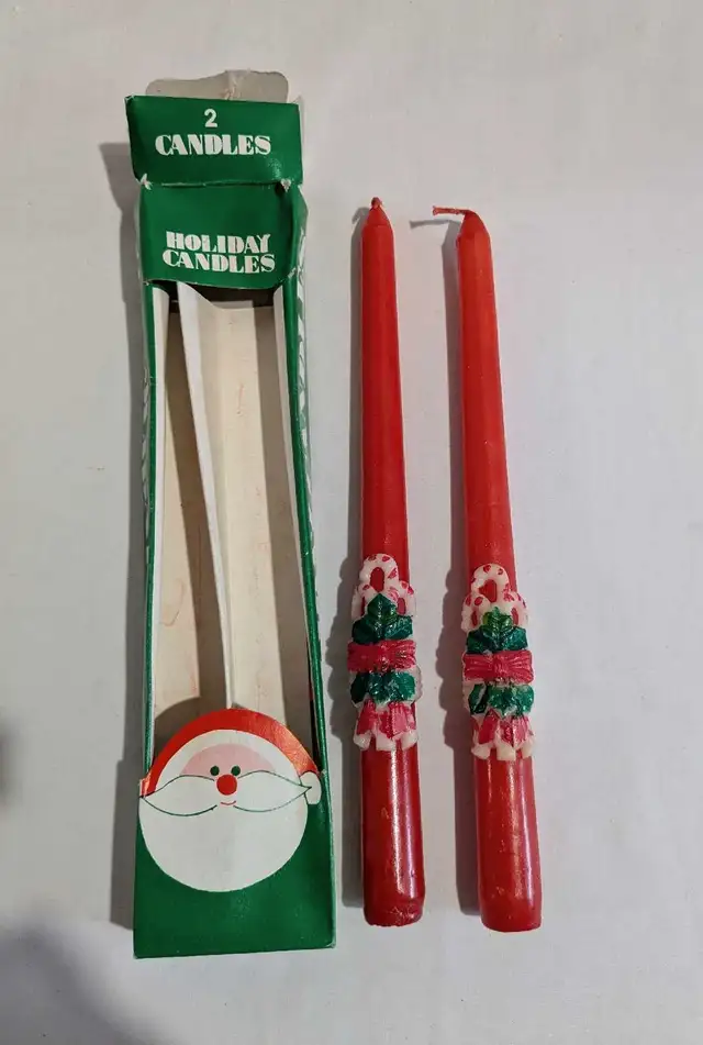 VTG red tapered Christmas candles holly candy cane bow 10" in Holiday, Event & Seasonal in Charlottetown - Image 4