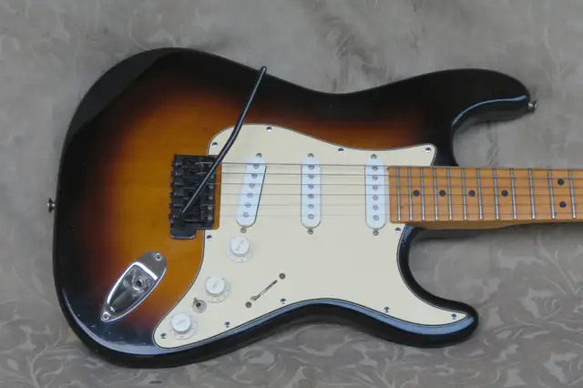 1986 CHARVEL JACKSON BROWN  IVORY 1A3S TREMOLO ELECTRIC GUITAR in Guitars in City of Toronto - Image 4