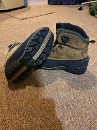 Woman’s size 8.5 Columbia winter boots
