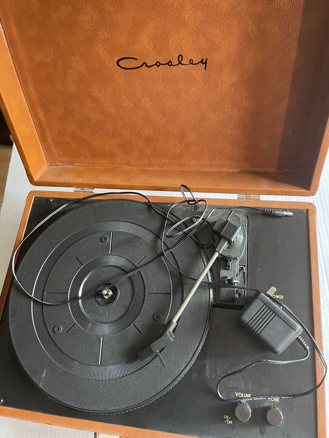 Crosley  CR249 Record Player Without needle needs repair in Other in Mississauga / Peel Region - Image 2