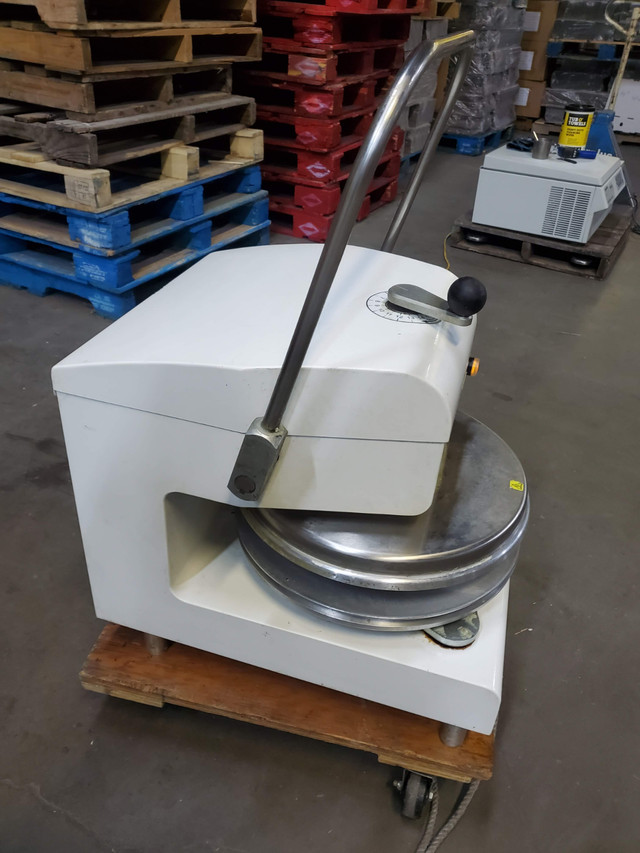 DoughXpress DXM-W 18" Manual Heavy Duty Pizza Dough Press - 120V in Other Business & Industrial in Calgary - Image 4