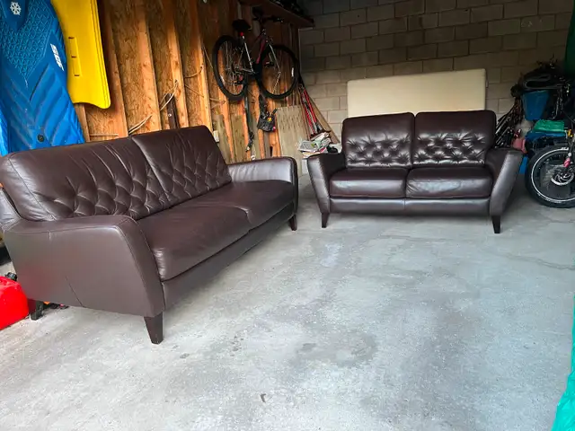 Elegant Natuzzi Brown 100% leather sofa set, Can deliver in Couches & Futons in Kingston - Image 5