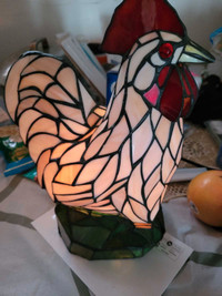 TIFFANY STAIN GLASS ROOSTER LAMP. ART DECO LAMP. 70s