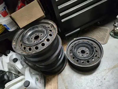 Need gone asap 5×100 bolt pattern Came off of a Toyota prius 15inch 60.1 cb