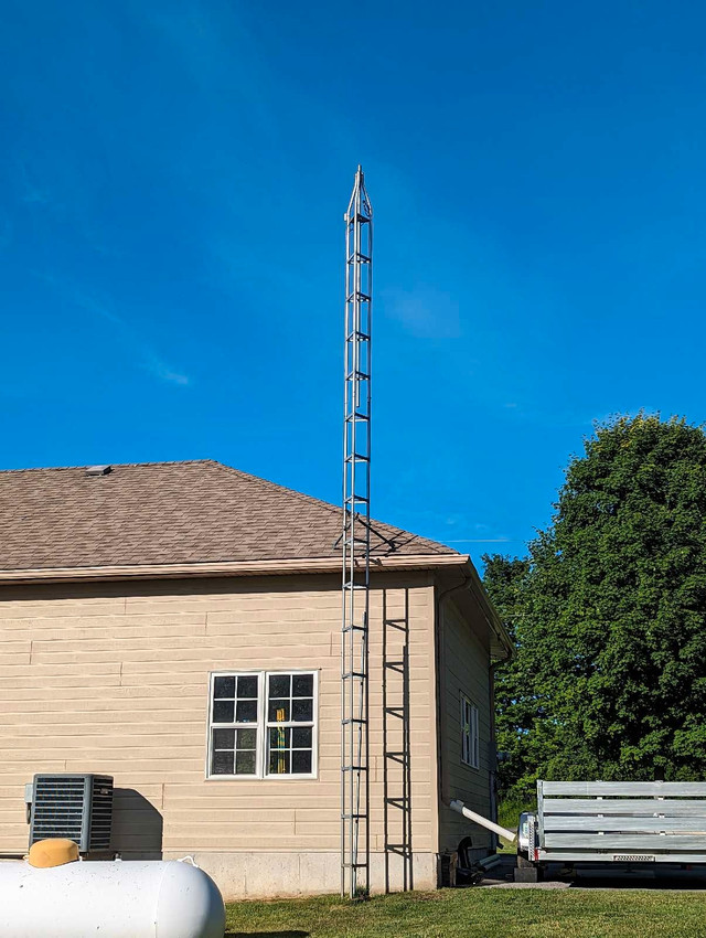 TV / WiFi Tower in Video & TV Accessories in Oshawa / Durham Region