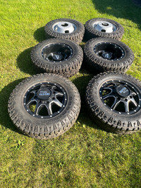 Dually wheels and tires