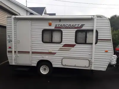 Starcraft Ar-One 14 RB, 8200$ parfaite pour 2 personnes, modèle unique avec table , banquettes et vo...