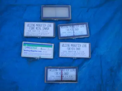 Lot de vitres et de filtres neufs avec loupe/magnifier. Deux seulement disponible. Je vend OU j'écha...