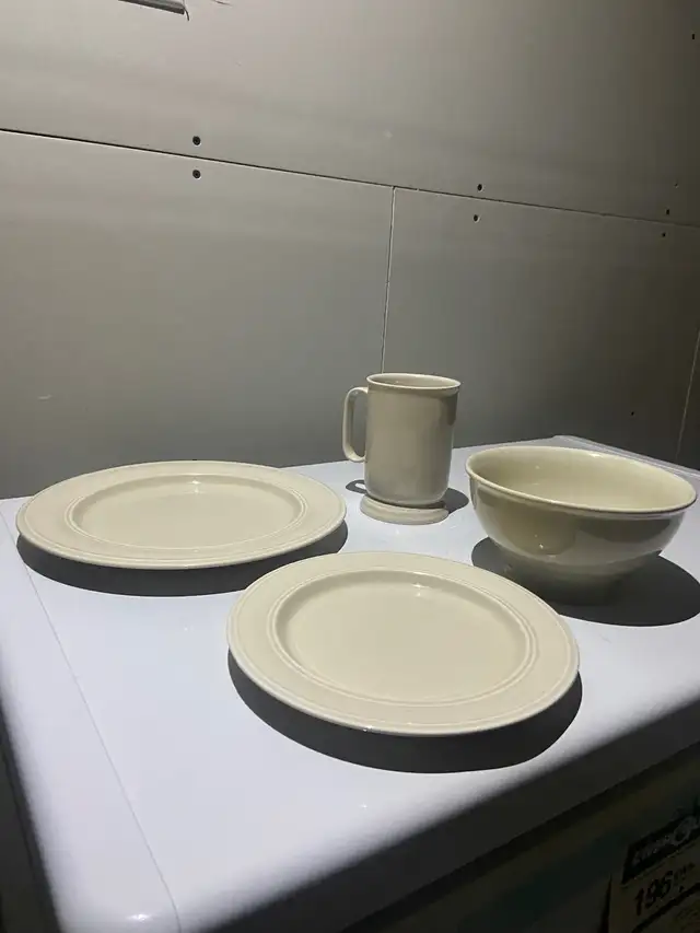 Elite. GIBSON 7 set Dishes $35 for sale. in Kitchen & Dining Wares in Ottawa - Image 3