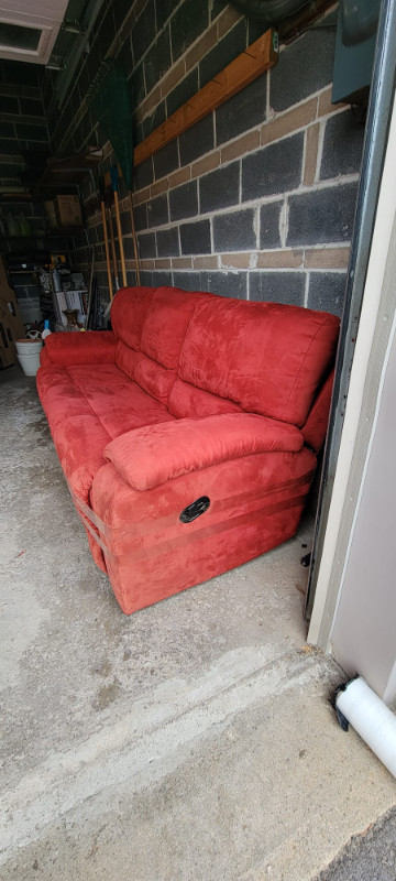 3 Seat Reclining Sofa Like New in Couches & Futons in City of Toronto - Image 2