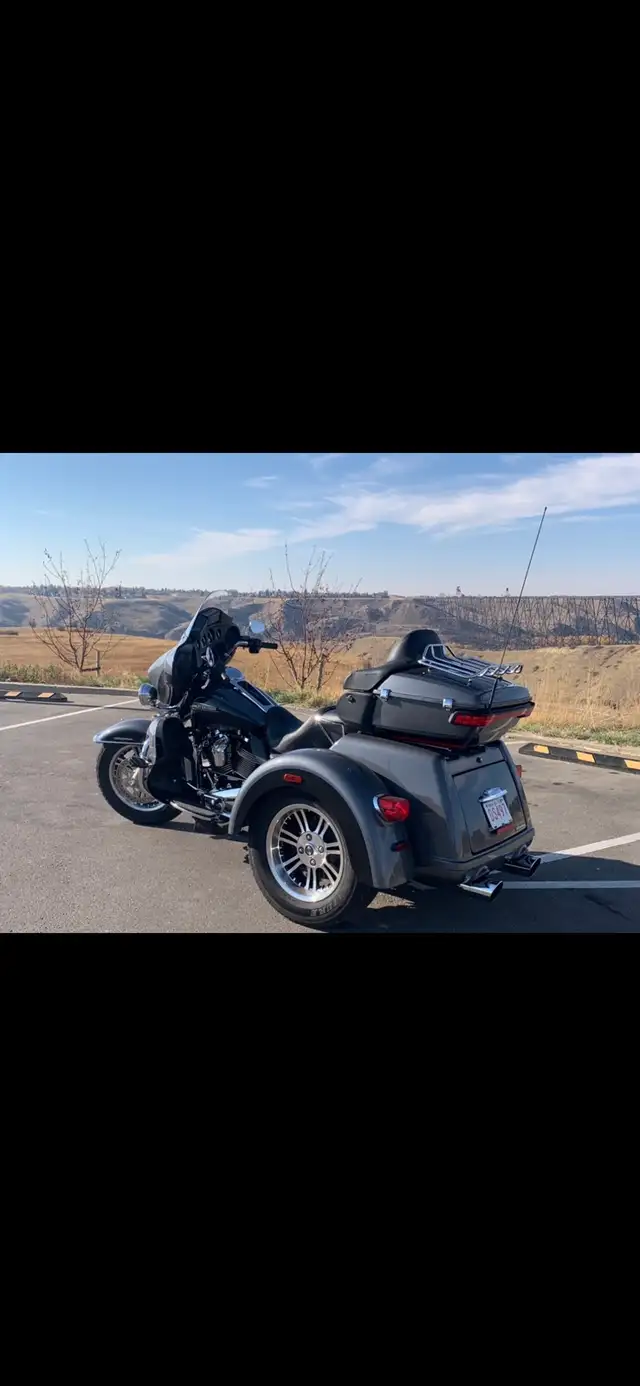 2021 Harley Davidson Tri Glide Ultra Classic. . in Touring in Lethbridge - Image 3