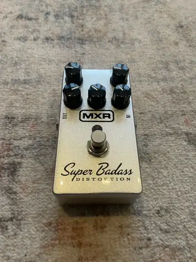 This Super Badass is in excellent condition. From MXR: Designed by the award-winning MXR Custom Bada...