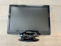 Samsung 19" LCD Monitor (Syncmaster 963UW) with Webcam