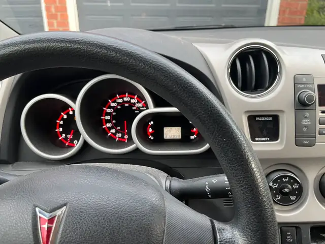 2009 Pontiac Vibe in Cars & Trucks in Cambridge - Image 7