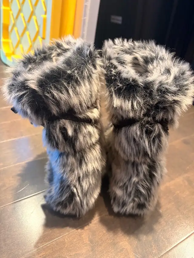 Women’s Fur Boot Slippers in Women's - Shoes in Edmonton - Image 5