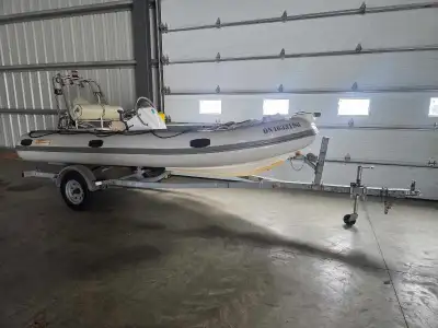 I'm selling a inflatable boat, with an evinrude etec 50hp