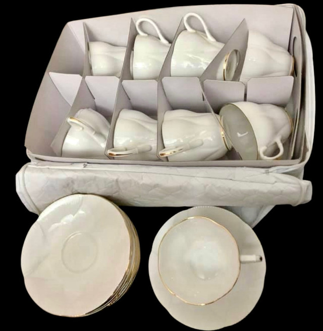 Rare Royal Albert Coronet dinner set for 9 in Arts & Collectibles in Hamilton - Image 3