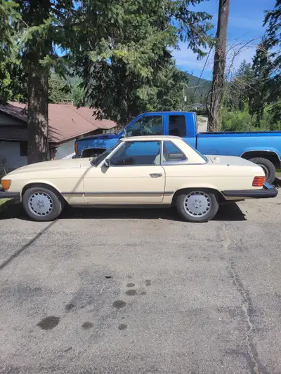 1986 Mercedes 380 sl convertible with hard top. 160000 klms in beautiful condition. in blind bay bc.