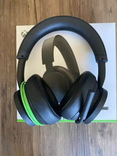 Xbox Series X / One Headset - Pretty much Brand New, View more