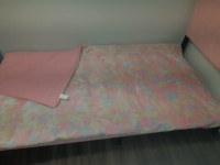 $180 BRAND NEW TWIN BED UPHOLSTERED PINK AND UNICORN BEDDING SET