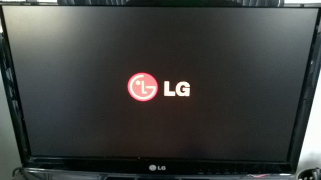 LG Monitor 20 inch LCD in Monitors in Markham / York Region - Image 4
