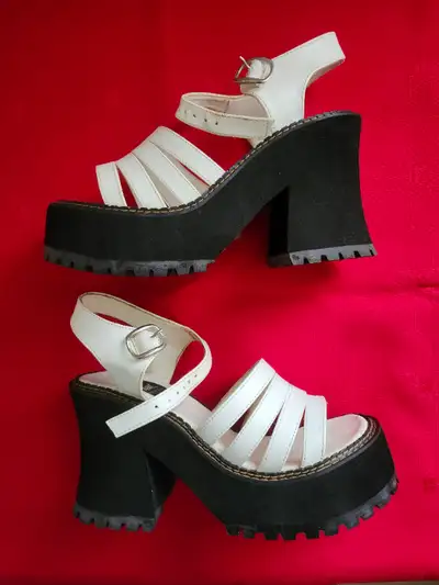 Vintage Women's chunky platform sandals/shoes size 7.5, View more