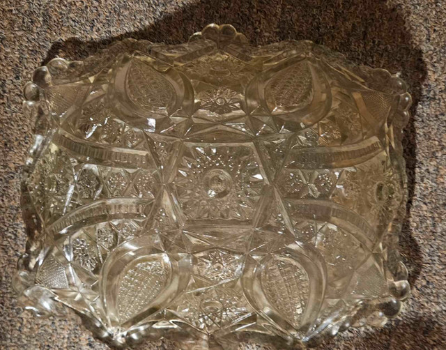 3 gorgeous  vintage  glass dishes  in Arts & Collectibles in Owen Sound - Image 3
