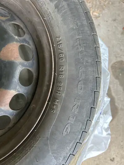 Selling a single Pirelli Cinturato P7 all-season tire mounted on a steel rim, size 215/60R16 95H M+S...