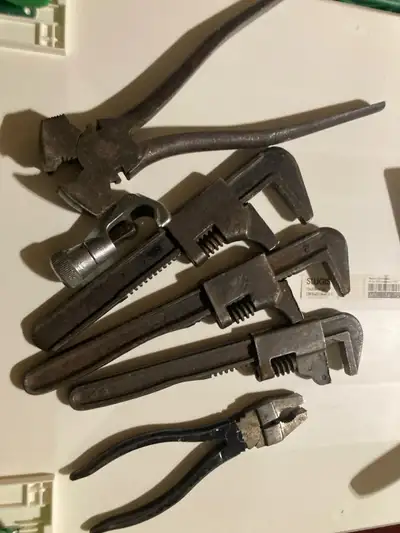 Make an offer. Was inherited, looking to get whatever out of it, idk if its all worth a hundred buck...