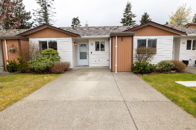 FSBO - Charming 2BD/1BA Townhouse – Murrelet Gardens Delight in Houses for Sale in Comox / Courtenay / Cumberland