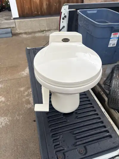 Used vacflush toilet . Used vac tank . Worked good when removed . Also have all related components .