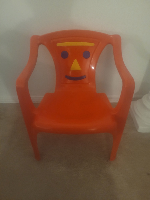 KIDS CHAIR in Chairs & Recliners in Prince George