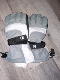 Grey thermal snowboard gloves $5