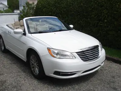 CHRYSLER 200 TOURING 2011 + CONVERTIBLE + A/C + MAGS + CRUISE JAMAIS ACCIDENTE + MAGS 18 + AIR CLIMA...