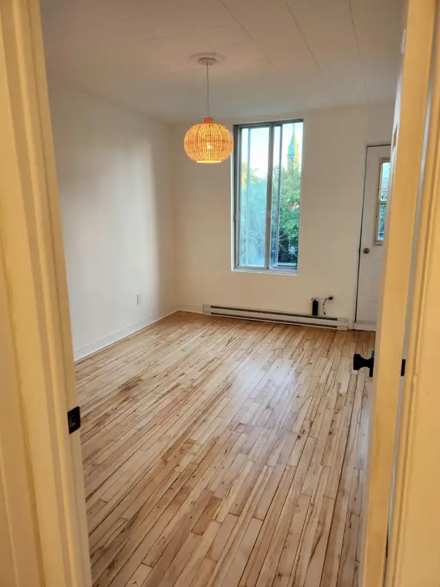Dispo et Octobre Gratuit ! Super 3 1/2 rénové. 5 electro INCLUS in Long Term Rentals in City of Montréal - Image 11