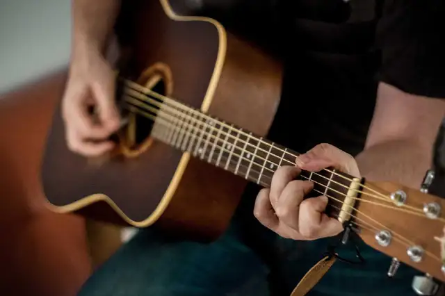 Guitar lessons avialable417316615992135680