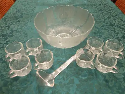 Arcoroc France Glass Punch Bowl with 8 glass cups and an acrylic ladle, excellent condition, $20.00...