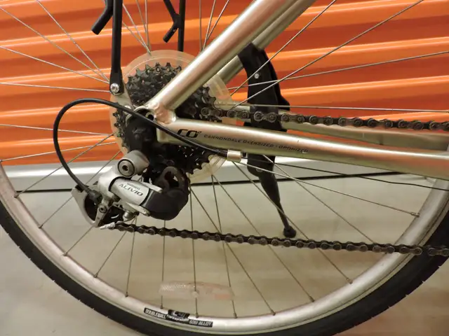 Vélo Hybride performance Cannondale CO2 Optimisé Q5. in Cruiser, Commuter & Hybrid in Laval / North Shore - Image 3