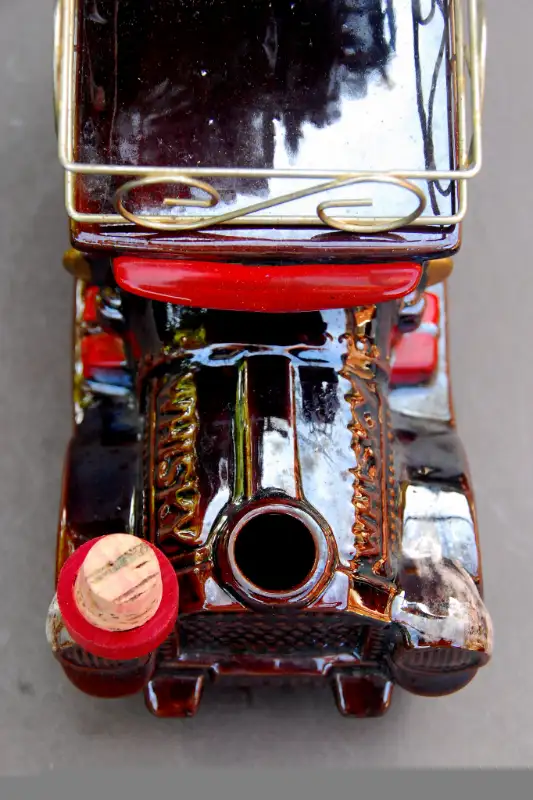 Antique Truck Ceramic Spirits Decanter w/ Shot Glasses (Empty) in Arts & Collectibles in City of Toronto - Image 7
