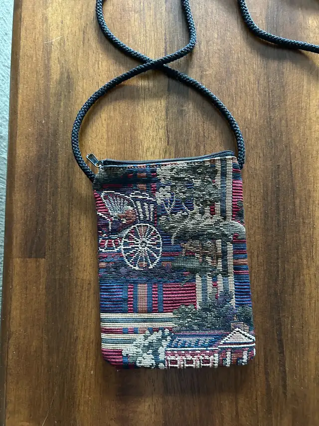 crossbody purse in Women's - Bags & Wallets in Fredericton - Image 3