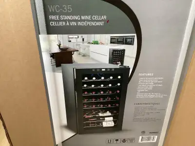 Cellier à vin neuf ,jamais utilisé encore dans son emballage. Valeur de $ 630.00