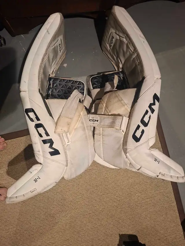 Goalie equipment in Hockey in Markham / York Region - Image 4