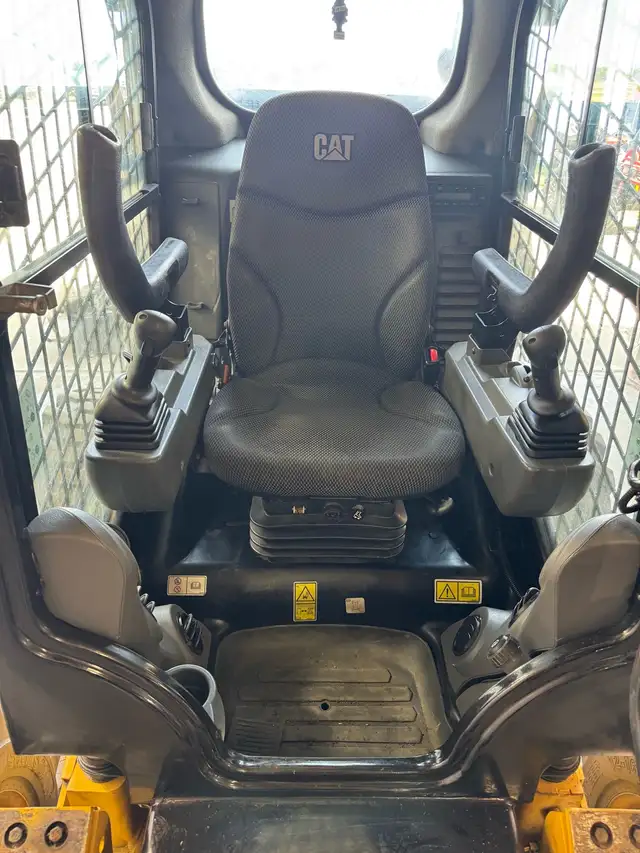 Caterpillar 262D3  Skid Steer, Excellent shape! Financing*** in Heavy Equipment in Red Deer - Image 6