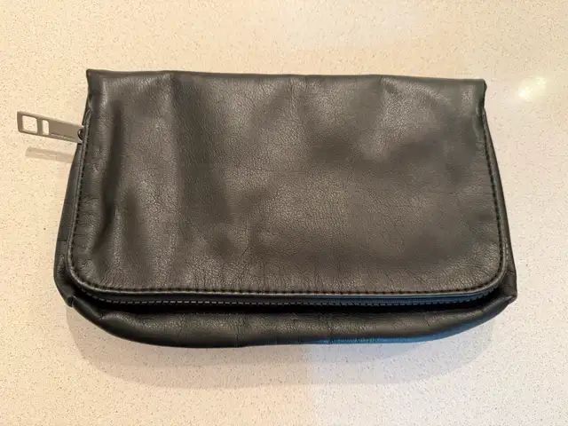 Lululemon clutch 63871130289795120