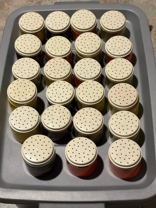 23 Tupperware spice containers 470947178816491520