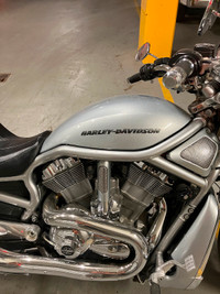 Harley Davidson V-Rod 2012, seulement 12000km. Comme neuve.