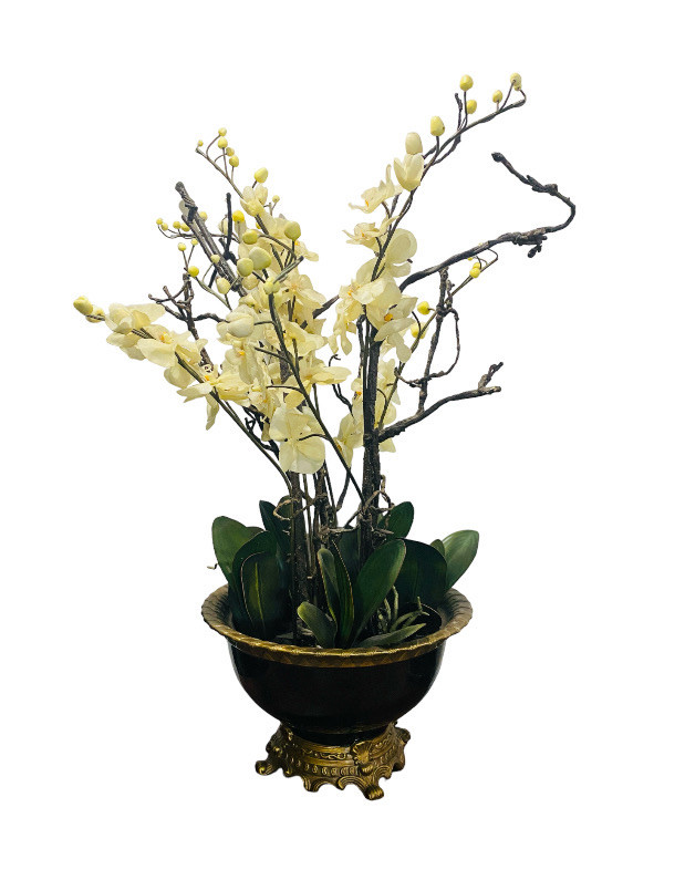 Large Ceramic Black and Gold pot with Floral Arrangement in Home Décor & Accents in Oshawa / Durham Region