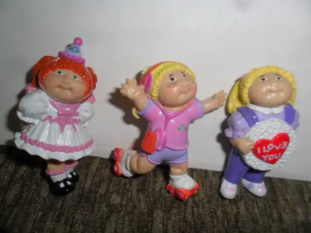 1984 Cabbage Patch minis 2 1/2"H $8 ea doll or 3 for $20. These63683058379393123
