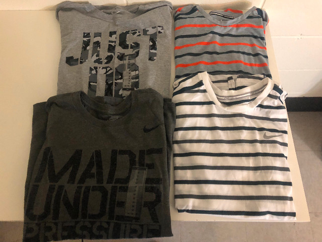 Nike Tennis & Running clothing. $19.99-$95 !! Tag prices! dans Tennis et raquettes  à Ville de Montréal - Image 3