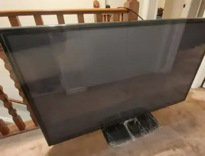 comes with remote, manual, disc ... also has the stand and a mall mount if you prefer ! Bought it ab...